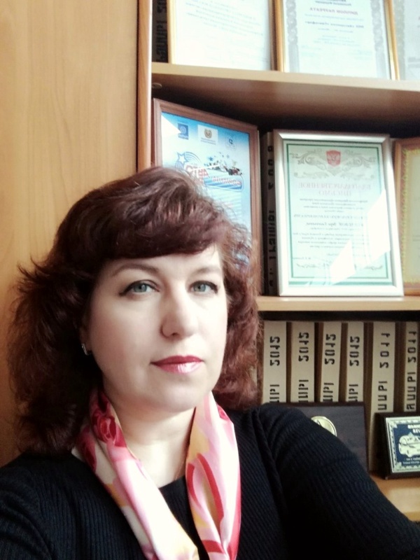 Сотрудник автошколы «Учёный Светофор»